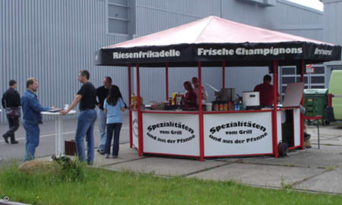 Grillspezialitäten zur Stärkung der Auktions-Teilnehmer