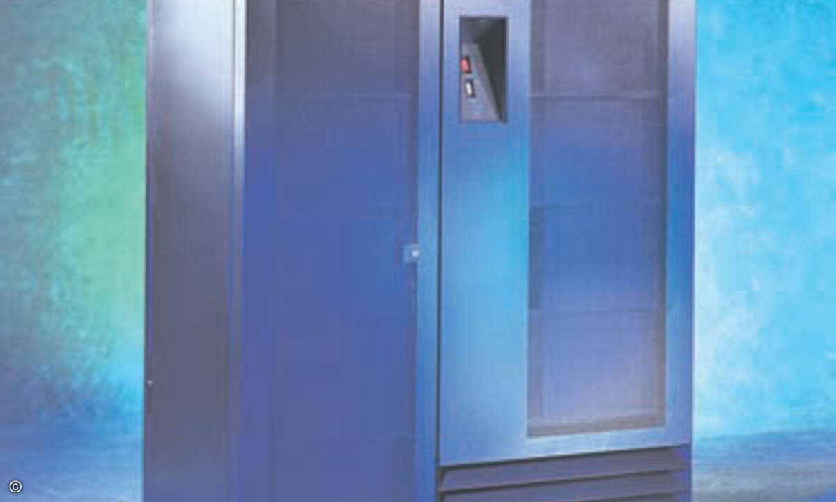 1999: Das Enterprise Storage System (»Shark«) war eine der ersten betriebs­system­unab­hängi­gen, zen­tralisierten Storage-­Lösungen auf dem Markt.