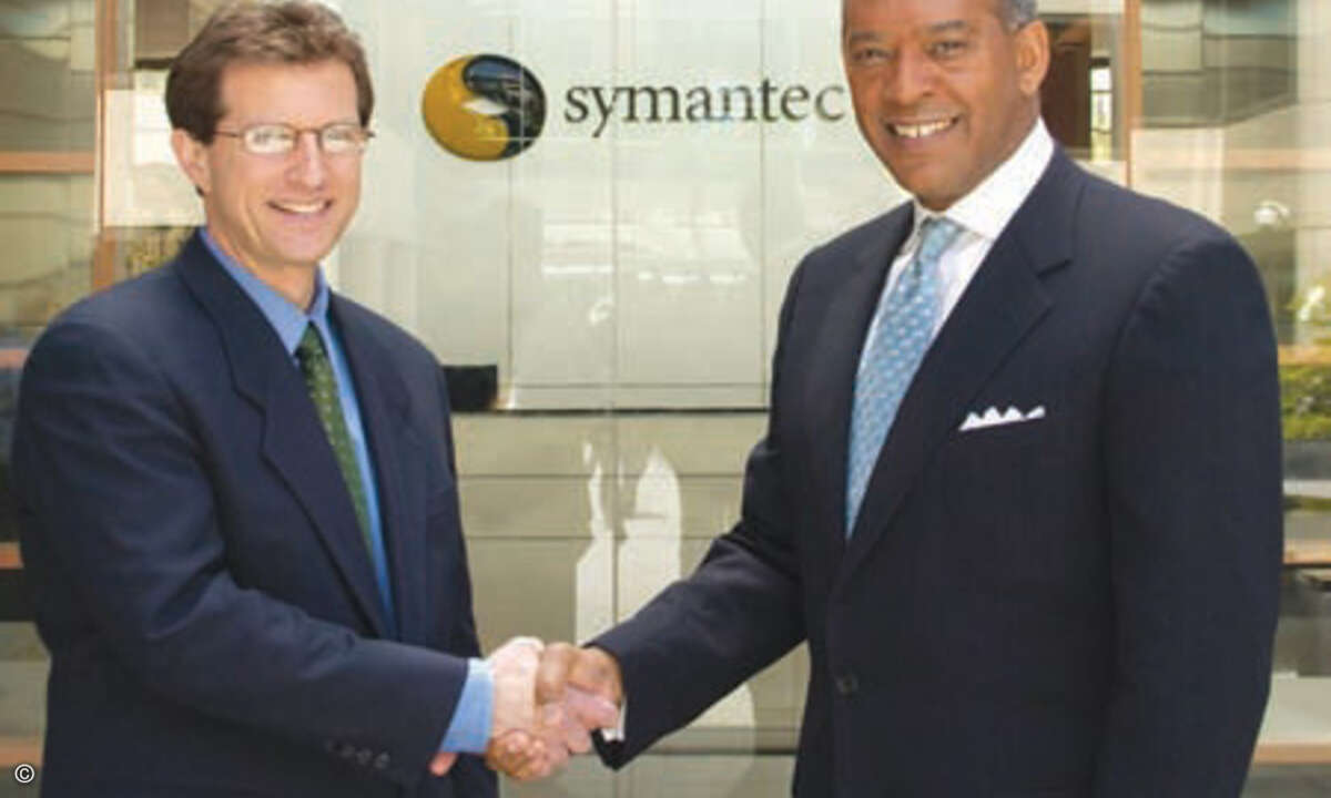 2005: Gary Bloom, Vorstandsvorsitzender von Veritas, und John ­Thompson, Symantec, besiegeln die Fusion der beiden Unternehmen, mit denen ein wichtiger Storage-Software-­Hersteller vom Markt ­verschwindet.