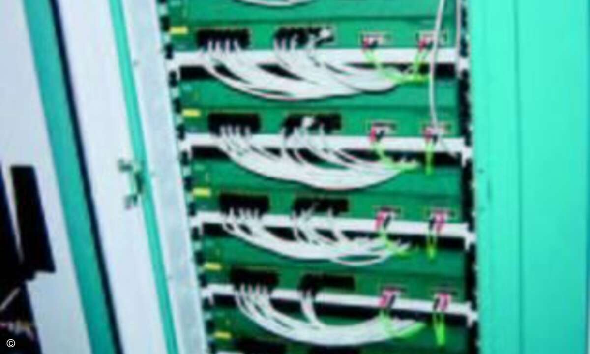 Serverschrank mit Switches.
