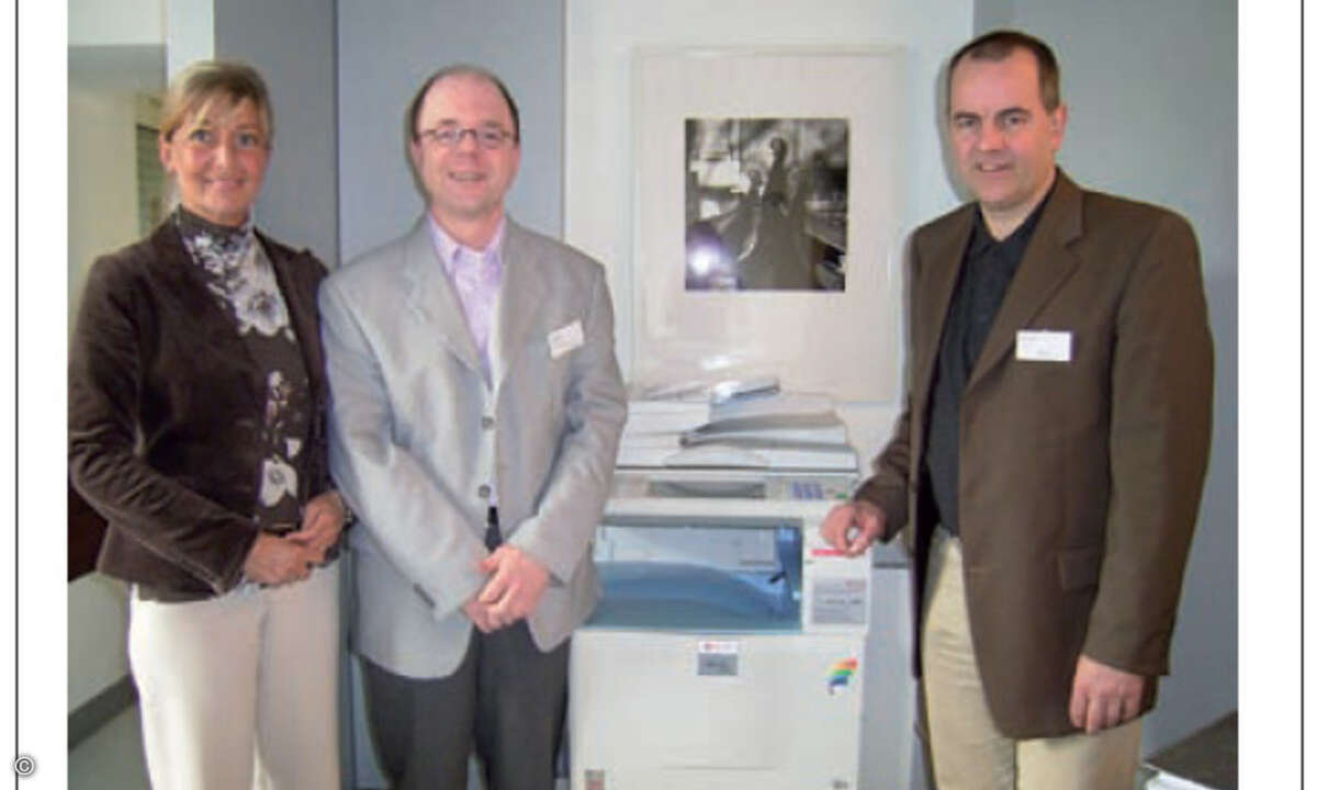 Haben ein strategisches Output-Management installiert: Jörg Ely, Dirk Larisch (beide Bethesda) und Silke Uth von Ricoh.