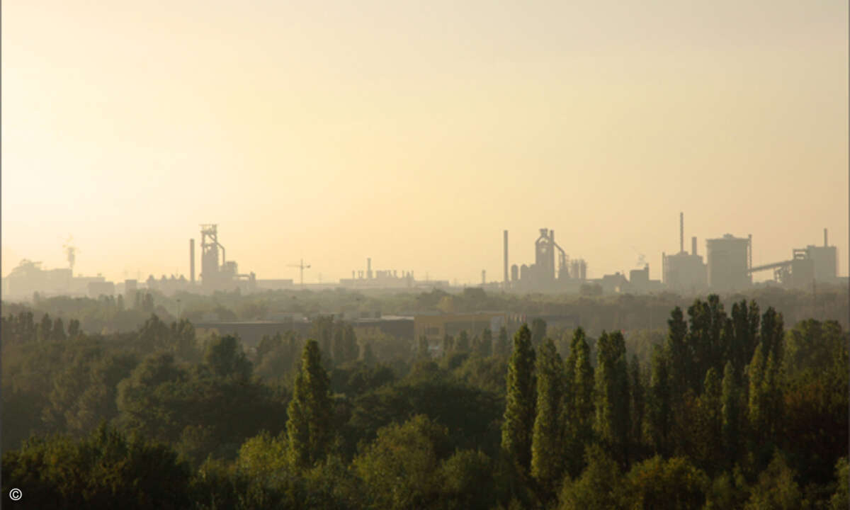 Morgendämmerung im Landschaftspark Nord in Duisburg (Bildquelle: Photocase.com / b13nd)