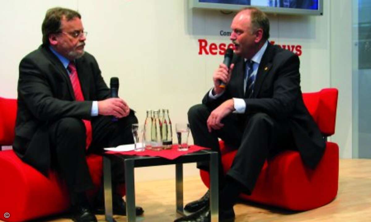 CeBIT-Chef Ernst Raue im Gespräch mit CRN-Redakteur Wolfgang Kühn