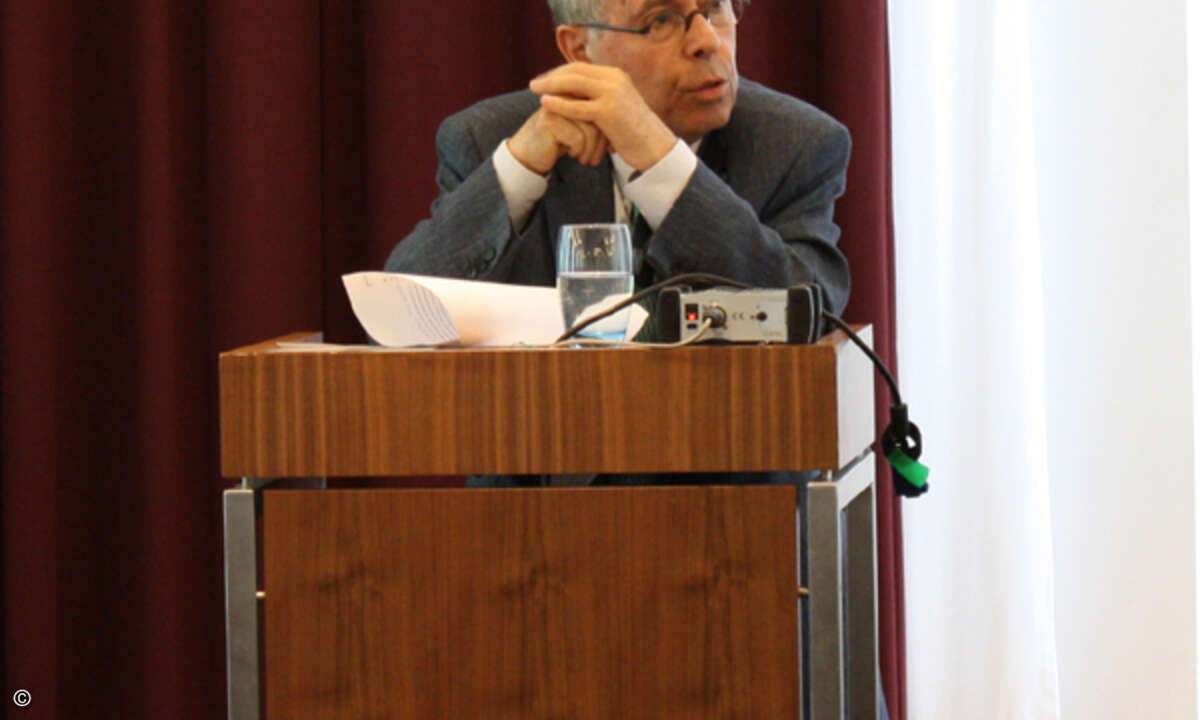 Dr. Spiros Simitis will den zugang zu bestimmten Personaldaten total abriegeln.