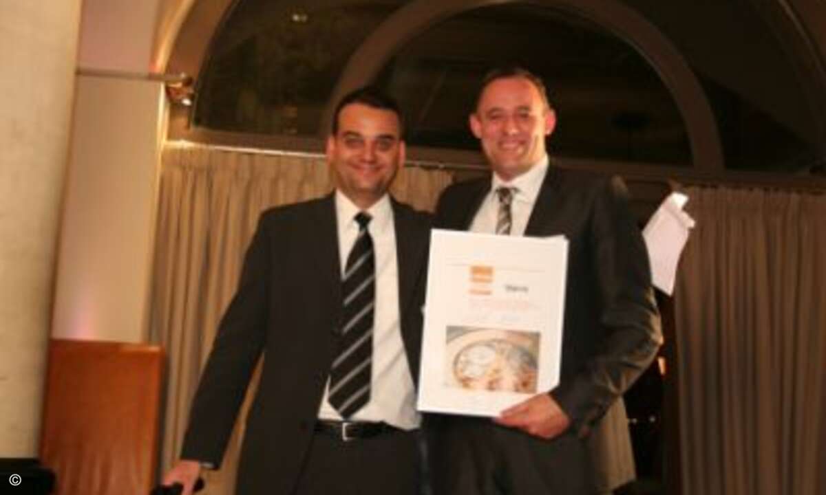 CRN-Chefredakteur Markus Reuter durfte diesmal auch wieder Tarox-Chef Bernd Tillmann eine Urkunde überreichen