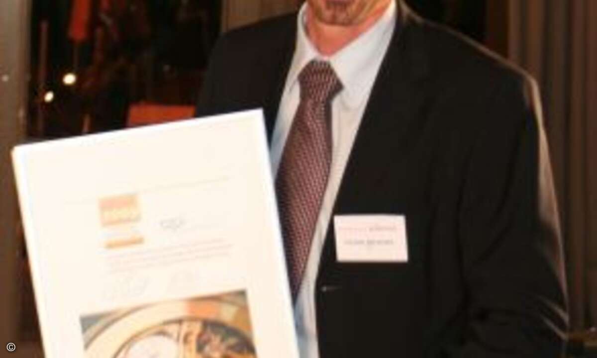 Nicht mehr ganz so stark wie letztes Jahr: API-Geschälftsleiter Torsten Belverato freute sich trotzdem über die Certified Distributor-Auszeichnung