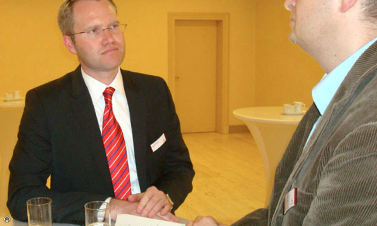 Vodafone CBO Mark Klein (l.) im Gespräch mit CRN-Korrespondent Folker Lück. (Foto: T. Krick)