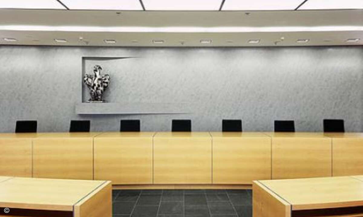 Der Bundesgerichthof (hier: Großer Sitzungssaal im Nordhgebäude des BGH) entschied, die Versand-Kosten-Frage an den EuGH weiterzuleiten.