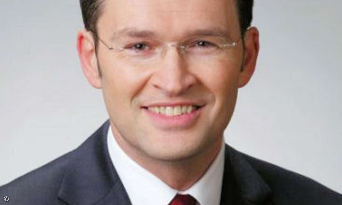 In Straubing türmt er jeden Tag ein Berg auf, der höher ist als der Mount Everest: Herbert Hufsky, Logistikleiter Ingram Micro, in CRN-TV.
