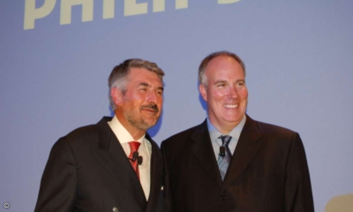 Rudy Provoost, CEO Philips Consumer Electronics und Mike Dunn, President Home Entertainment beim Hollywood-Studios 20th Century Fox sind von den Vorteilen der Bue-ray-Technologie überzeugt