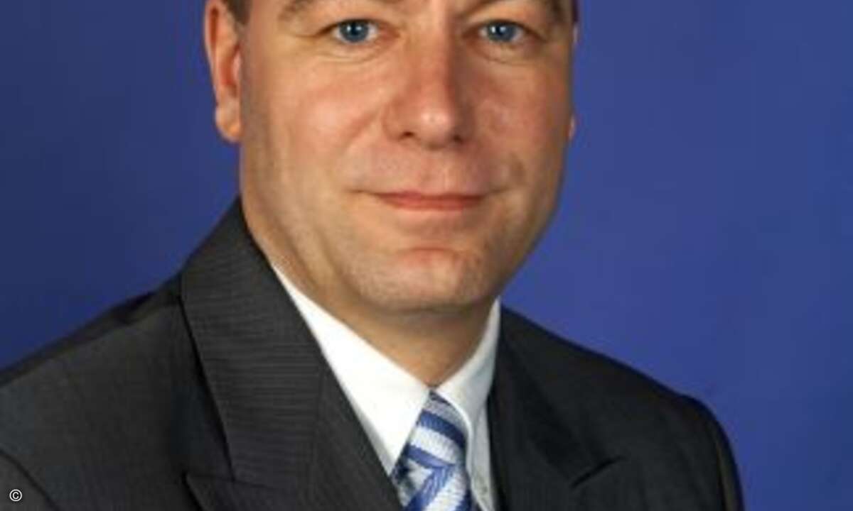 Nils Meyer, Principal Consultant Technical Sales, CA Deutschland GmbH : »Es ist viel einfacher, mehrere virtualisierte Umgebungen auf einem einzigen physischen Server zu verwalten, als mehrere physische Server zu unterstützen«.