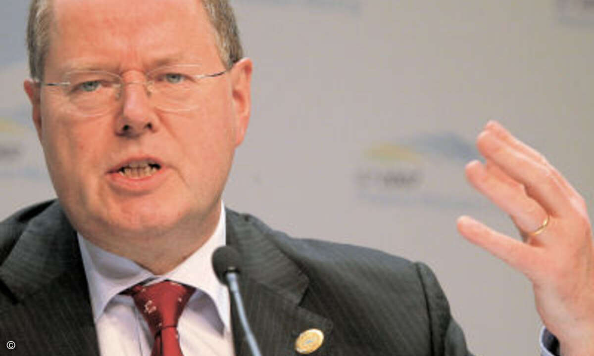 Klare Absage an staatliche Eingriffe in Vergütungsstrukturen oder steuerliche Nachteile: Bundesfinanzminister Peer Steinbrück