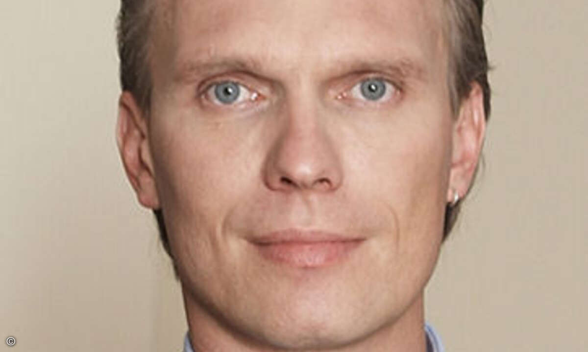 Aastra DeTeWe-Manager Jürgen Engelhard erläutert, wie Unified Communication-Lösungen Kosten senken