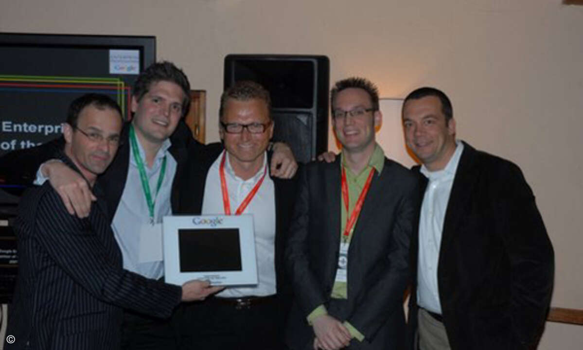 Szenen aus dem Google-Channel: Kai Gutzeit feiert mit TWT Interactive den Gewinn des Partner-Awards
