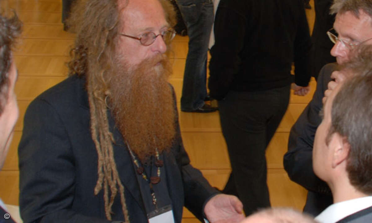 Internetvisionär Ossi Urchs stellt sich den Besucher-Fragen