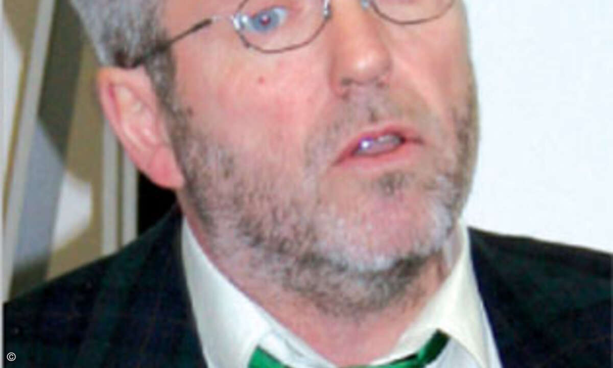 Walter Felling ist Rechtsanwalt in Soest. Seine Fachbereiche sind: Wirtschaftsrecht, Bankrecht, Forderungsmanagement und Fernabsatzrecht.