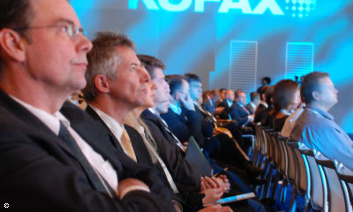 Rekordbeteiligung an den diejährigen Kofax-Partner- und Kundenveranstaltungen in den USA und in Europa. Den Partnern erläuterte Kofax-Chef Bish den künftig zweigleisigen Weg zum Kunden