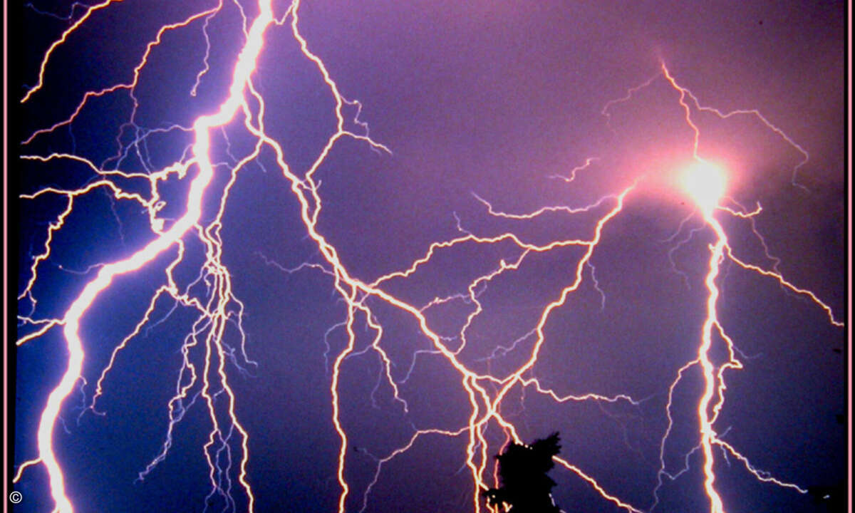 Die Eroberung der Wolken mit Cloud Computing birgt ein oft unterschätztes Sicherheitsrisiko (Bild: Frank Güllmeister, pixelio.de)