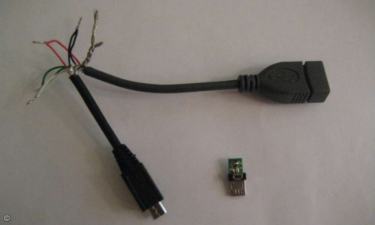 Das USB-Set von Chris Paget: Damit lässt sich das Milestone-Smartphone mit USB-Geräten verbinden.