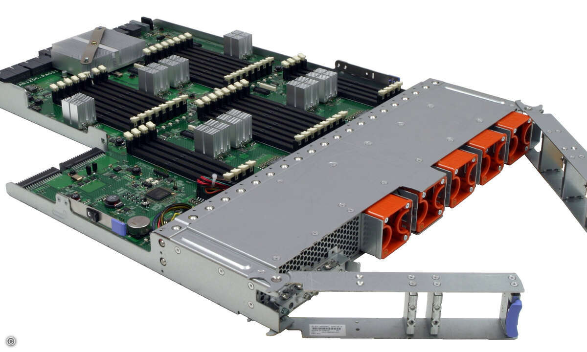 Mithilfe der MAX5-Technologie und entsprechender RAM-Erweiterungsmodule lässt sich der Arbeitsspeicher der IBM-eX5-Systeme bis auf 1,5 TByte erweitern.