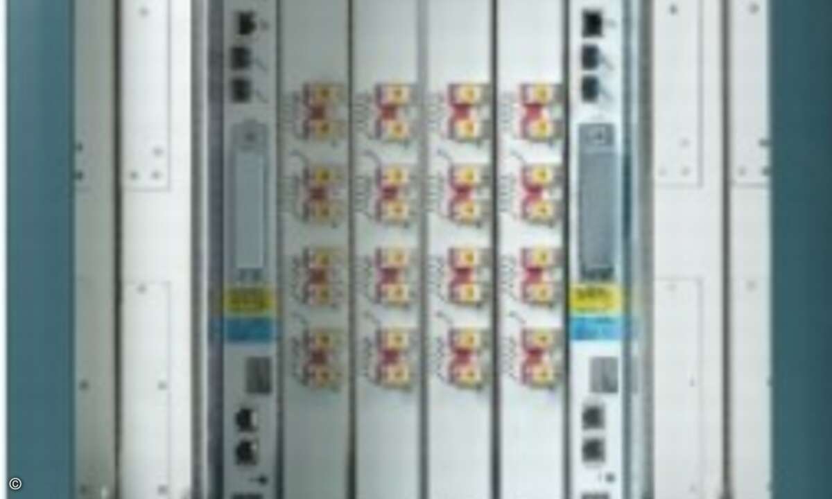 Der CRS-3 steht von Versionen mit 4, 8 und 16 Einschüben für Line Cards zur Verfügung. Hier die 4-Slot-Variante.