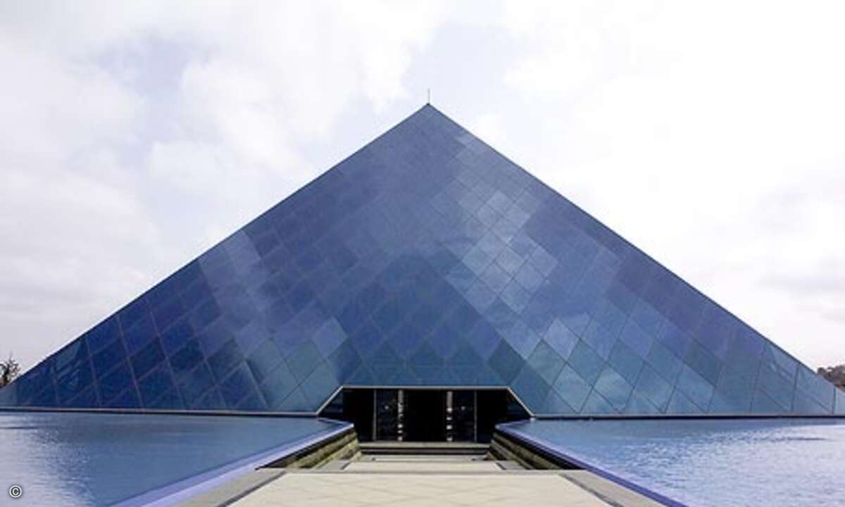 Extravagante Architektur: ein Gebäude von Infosys in Bangalore (Indien).