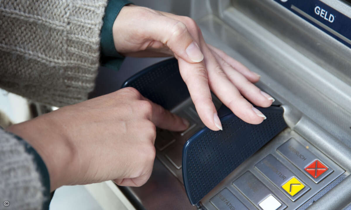 Bei einer aufgesetzten Tastatur hilf auch die Sichtabdeckung nicht mehr. (Bild: Imaginis, Fotolia.com)