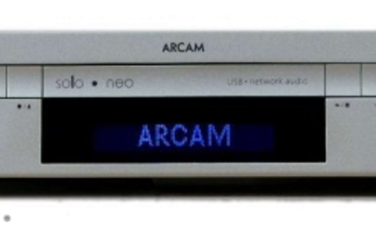 Flach, aber schick: Arcams Universal-Receiver spielt CDs, MP3-Files und Radio ab - und ist mit WLAN- und Ethernet-Interface ausgestattet.