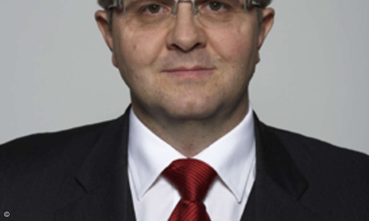 George Linardatos warnt vor gefährlicher Sparsamkeit bei USB-Sticks und ihrer Absicherung.
