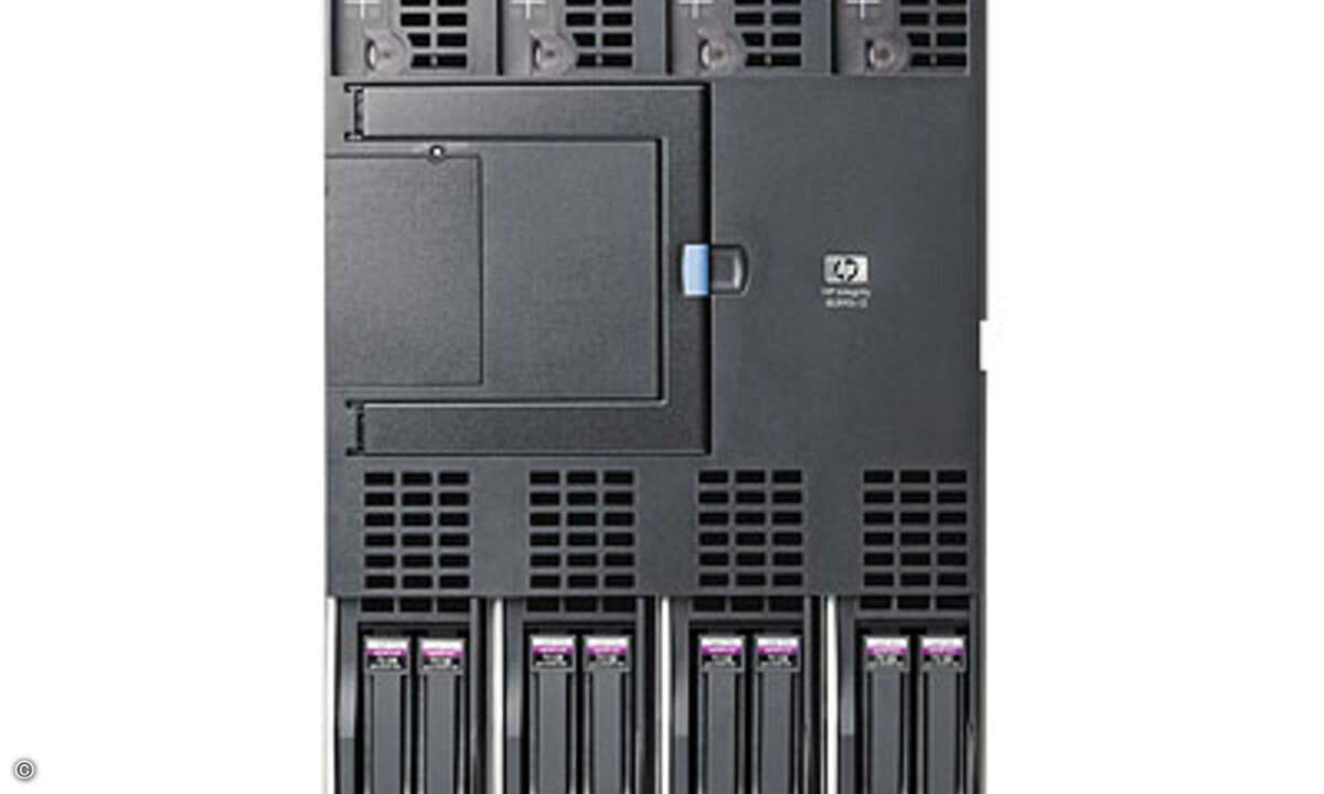 Datenbank-Anbieter wie Oracle verlangen für jede CPU und jeden Rechenkern Lizenzgebühren. Beim HP Integrity BL890c i2 Blade Server sind es somit zwei Lizenzen pro Quad-Core-Prozessor.