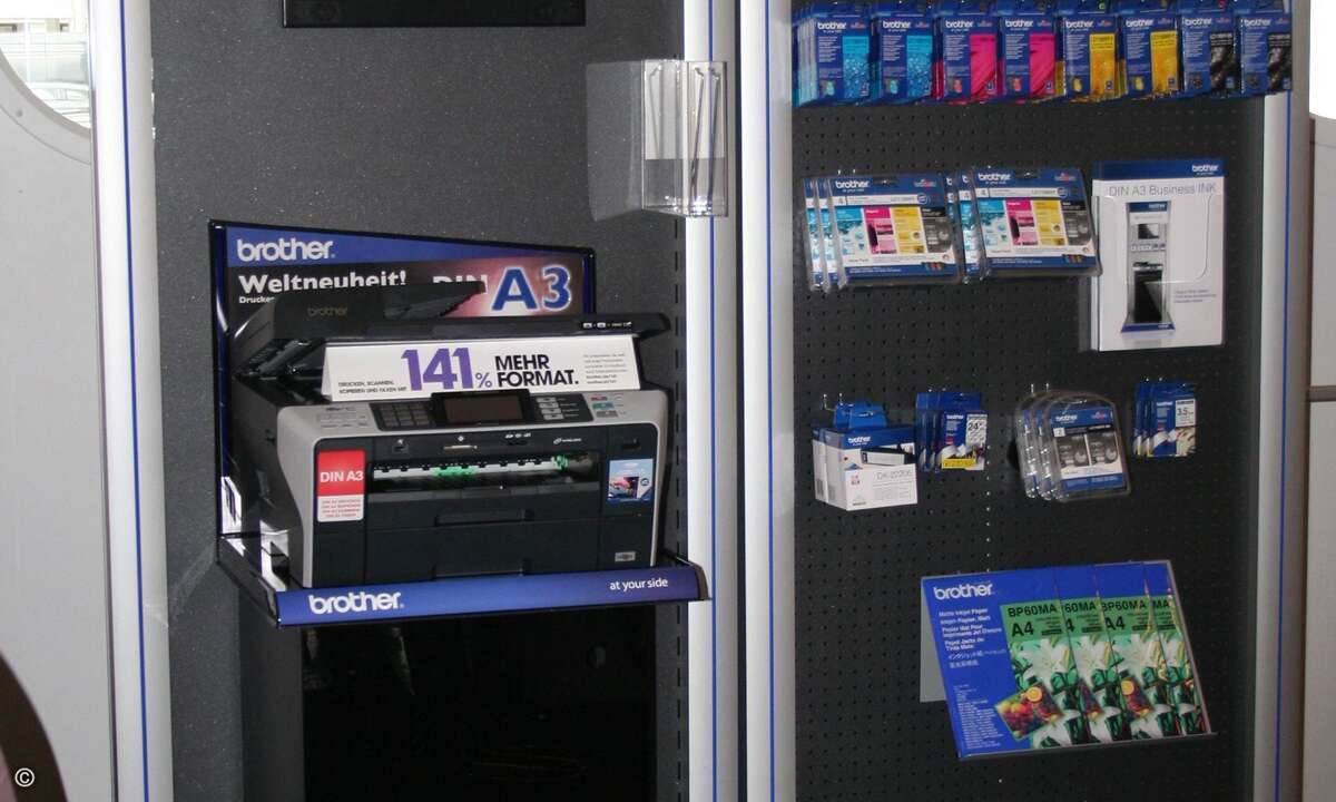 So wird das Shop-in-Shop-System von Brother am POS der Fachhändler aussehen