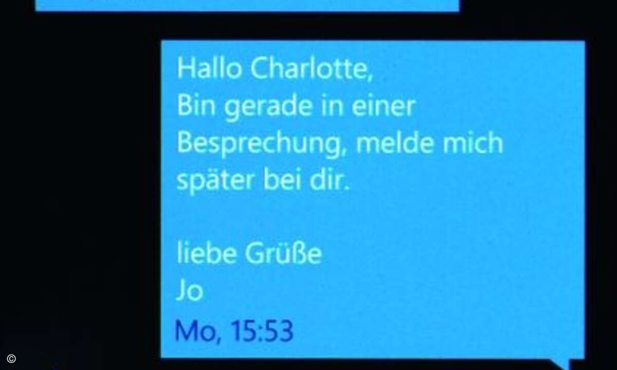 Windows-Phones stellen SMS-Dialoge in stilisierten Sprechblasen dar.