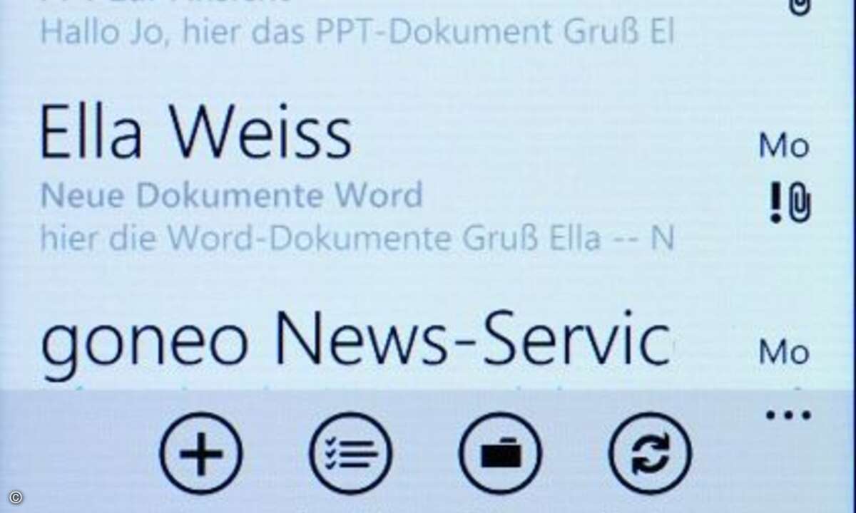 Der Posteingang hält Sie auf dem Laufenden. Im Kontextmenü starten Sie den Abgleich mit Windows Live manuell.