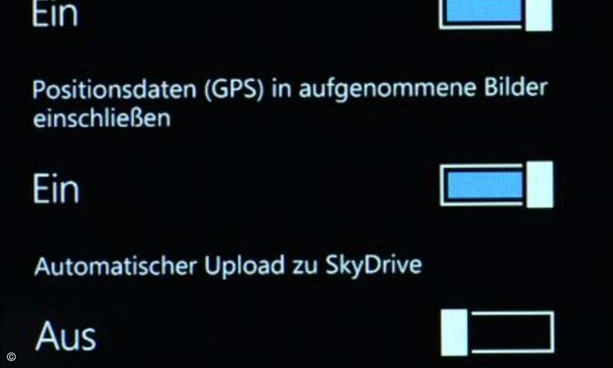 Fotos sichert Windows Phone 7 auf Wunsch automatisch auf dem Online-Speicher SkyDrive.