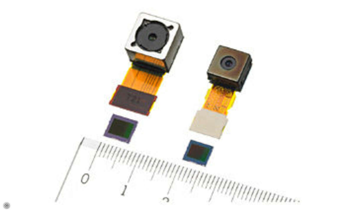 Zwei Sony Exmor-R-Kameramodule, links mit 16 Megapixel, rechts mit 8-Megapixel