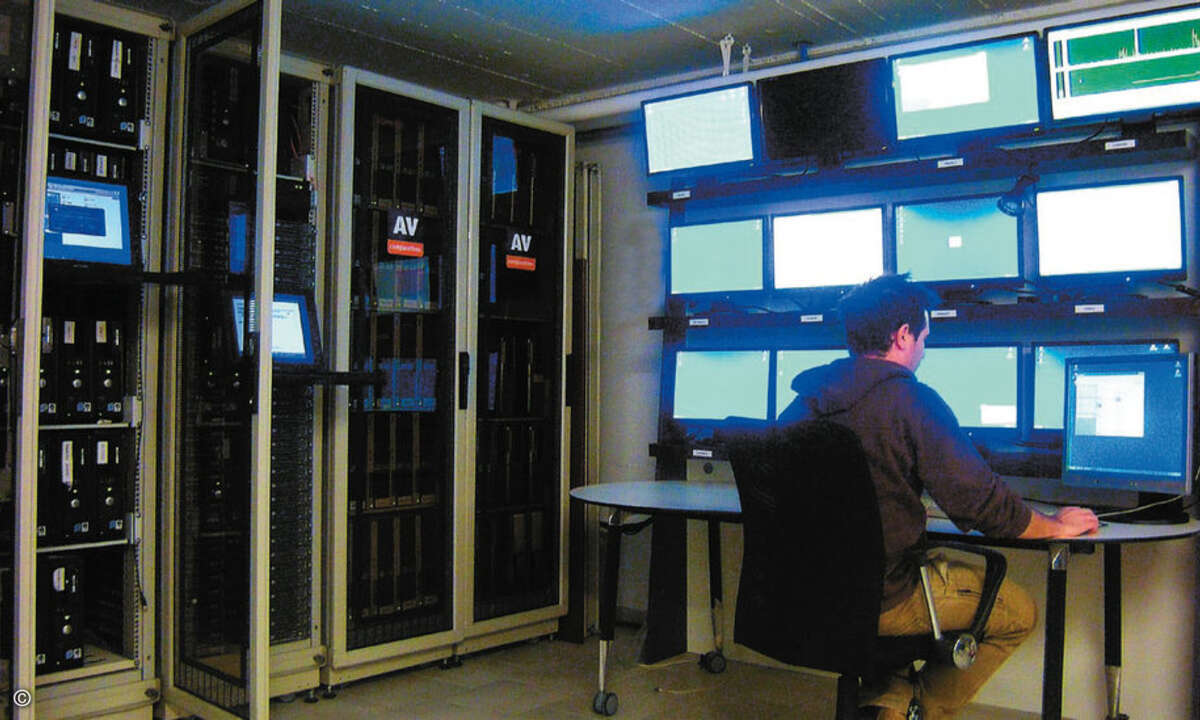 Testlabor von AV-Comparatives wird Sicherheitssoftware auf Fehler überprüft.