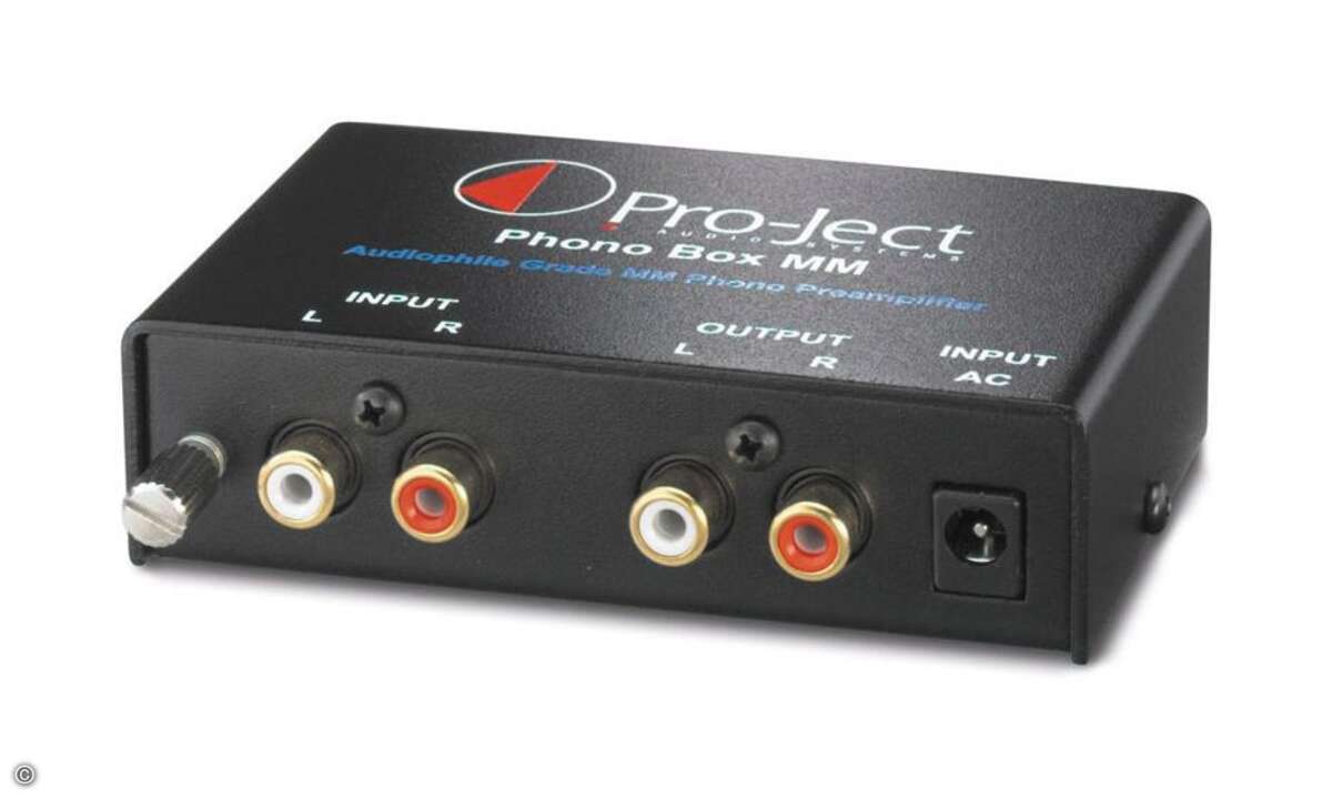 Ein Phono-Vorverstärker entzerrt und verstärkt das Phonosignal für die digitale Umwandlung.