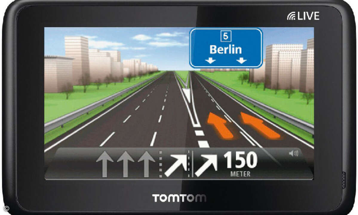 Alle Hersteller bieten den Fahrspurassistenten an, der zur besseren Orientierung auch die Original-Schilder zeigt.