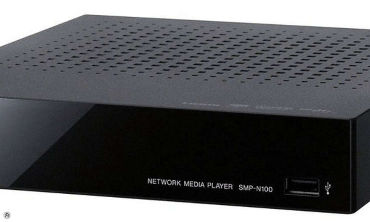 Aufrüstbox für TV oder Blu-ray-Player: 130 Euro verlangt Sony für die Frischzellenkur. Auch eine Remote App für iPhone und Android gehört zum Paket. Die Smartphone-Anwendung soll auch Informationen zu den gerade wiedergegebenen Inhalten anzeigen und