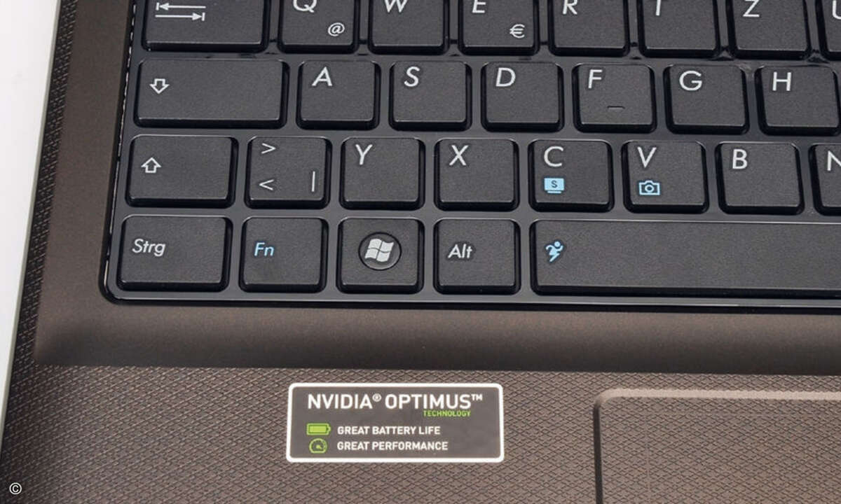 Hybrid-Grafik richtig gemacht: Bei der Optimus-Technik von Nvidia im Asus K52JC wird der GeForce nur aktiv, wenn Spiele oder GPU-Applikationen gestartet werden. Sonst wird die sparsame integrierte Intel-Grafik genutzt.