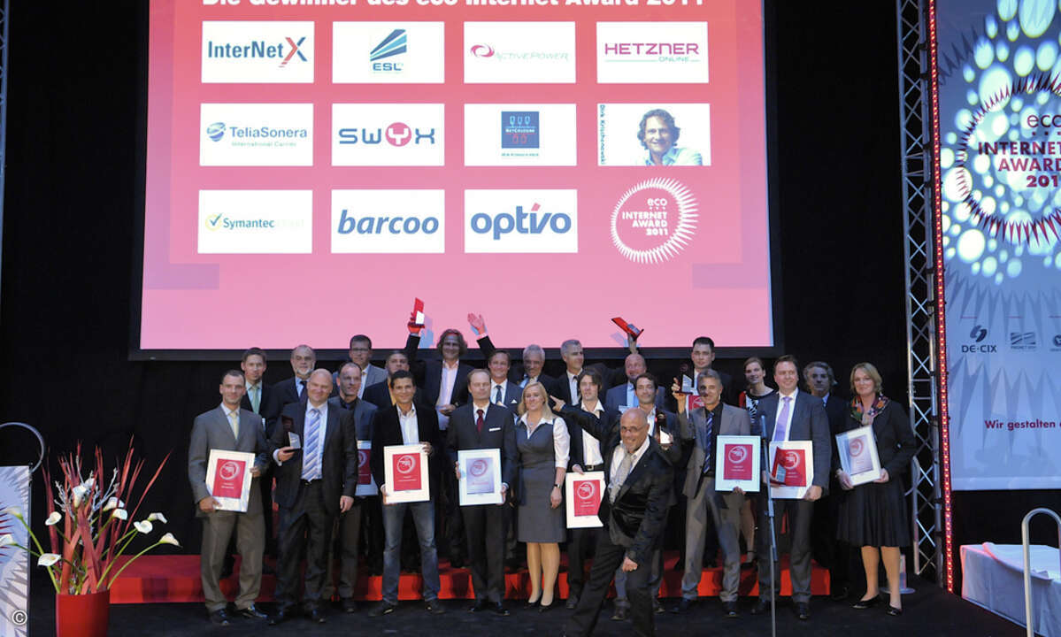 Gewinner-Gruppenbild: Der Eco Internet Award 2011 wurde in zehn Kategorien verliehen (Foto: Eco)