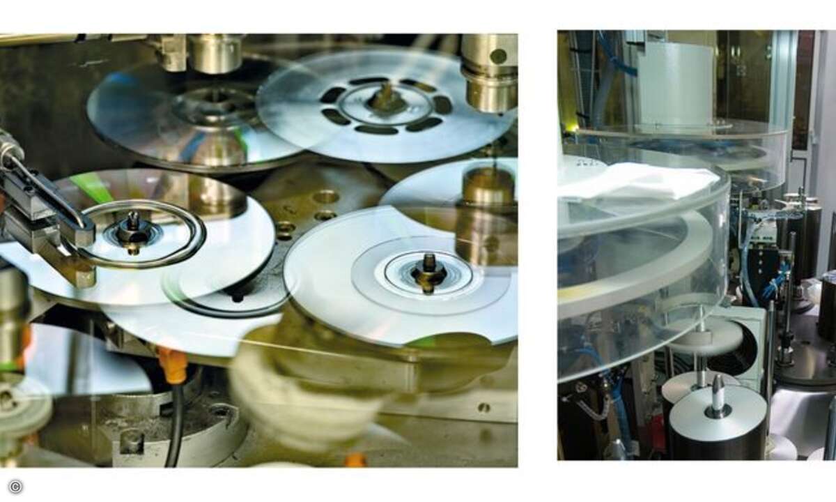 © Video Homevision In den Produktionsstätten für DVDs und Blu-ray Discs, wie hier bei MPO Audio und Video, wird mit äußerster Sorgfalt und Hygiene gearbeitet, um fehlerfreie Silberscheiben zu produzieren.