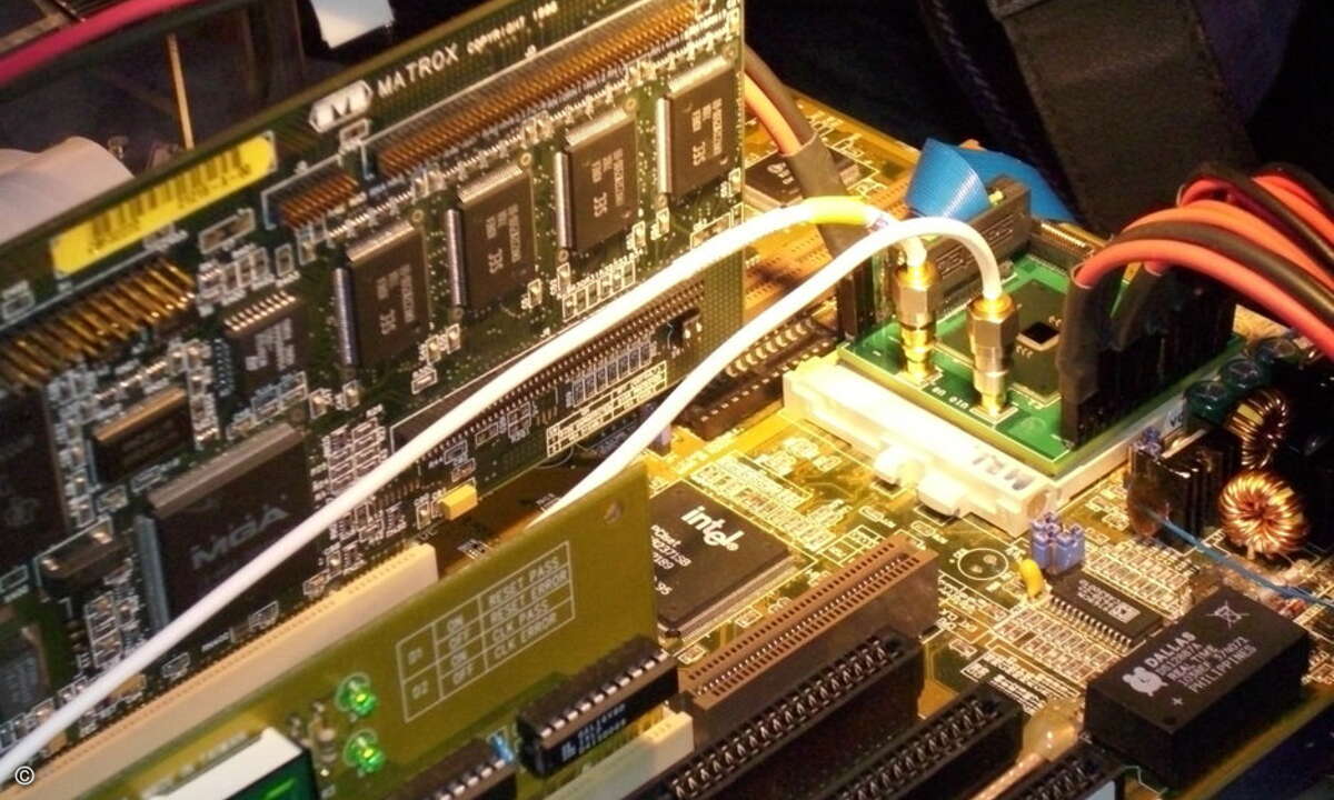 Für den Experimantalprozessor auf Pentium-Basis reicht eine winzige Solarzelle als Stromquelle aus.