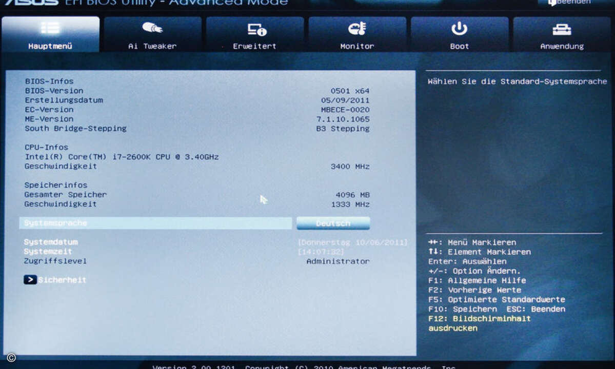 Asus setzt bei den neuen Mainboards mit UEFI-Firmware auf einen komplett grafischen Setup-Screen. Hier der Advanced-Modus.