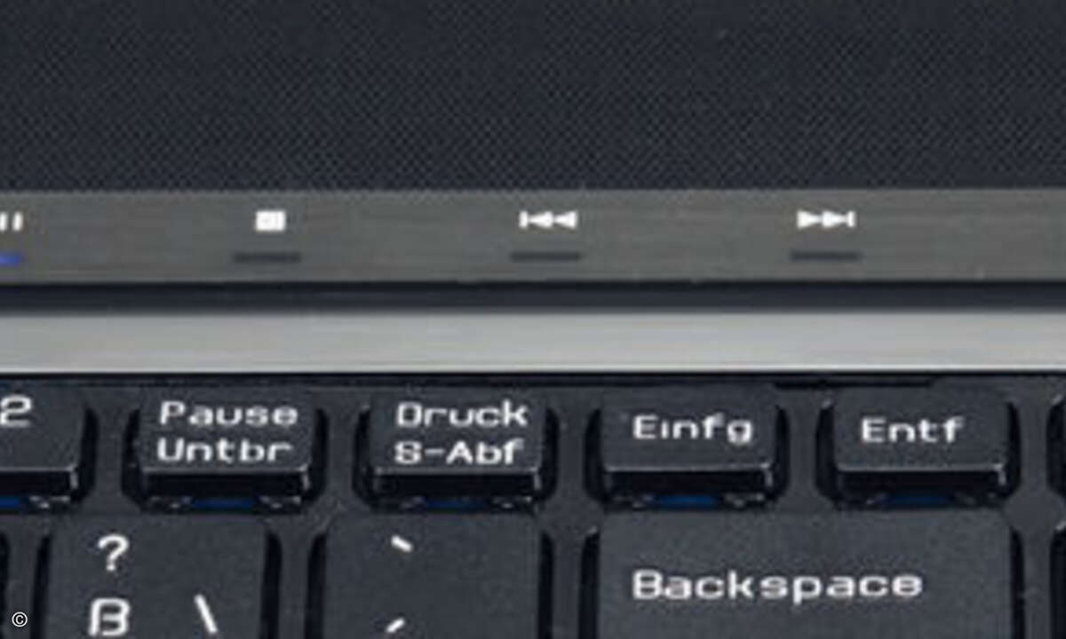 Die Sensortasten über dem Keyboard steuern Multimediafunktionen und das WLAN-Modul.