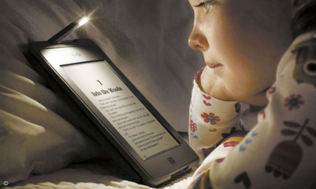 Unter der Decke lesen klappt mit einem E-Buch auch nur mit zusätzlicher Lampe.