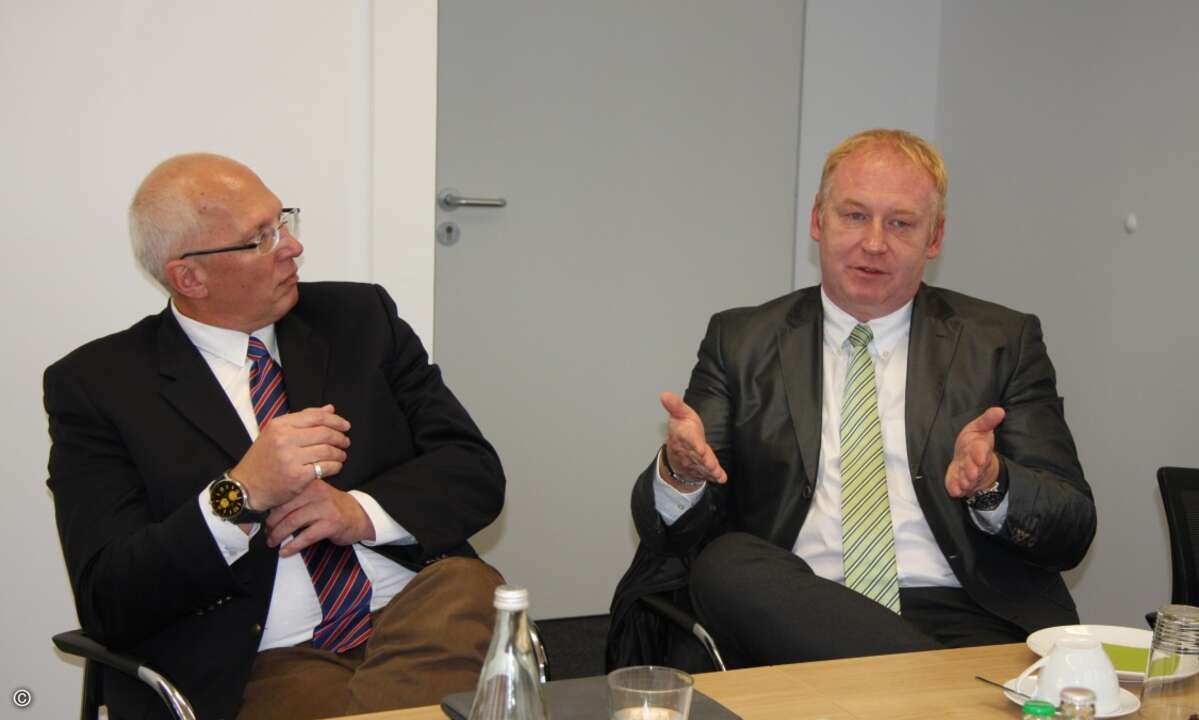 Links Michael Nowarra, IT-Management-Berater, und rechts Joachim Schreiner, Deutschland-Chef von Salesforce.com