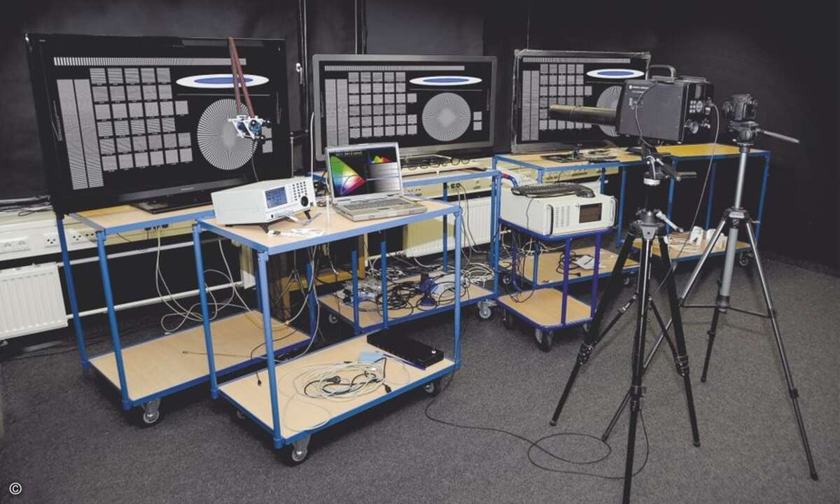 Das High-End-Testlabor der Video-HomeVision genügt allen professionellen Ansprüchen und wir vor allem bei High-End-Fernsehern eingesetzt. (Bild: WEKA)