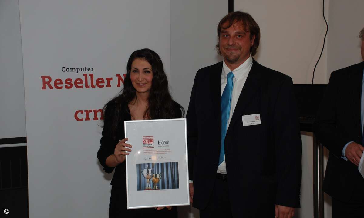 Roonak Emami (B.Com) mit Lars Bube (CRN) bei der Award-Verleihung in München