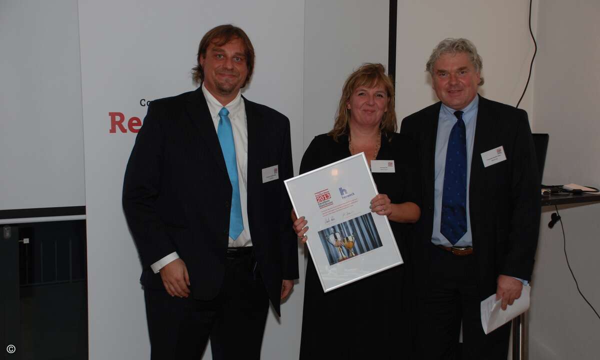 Lars Bube und Martin Fryba von CRN mit Sabine Frisch von Herweck (Foto: CRN)